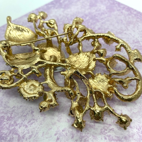 Sparkling Rhinestone & Goldtone Large Brooch - Picture 5 of 8
